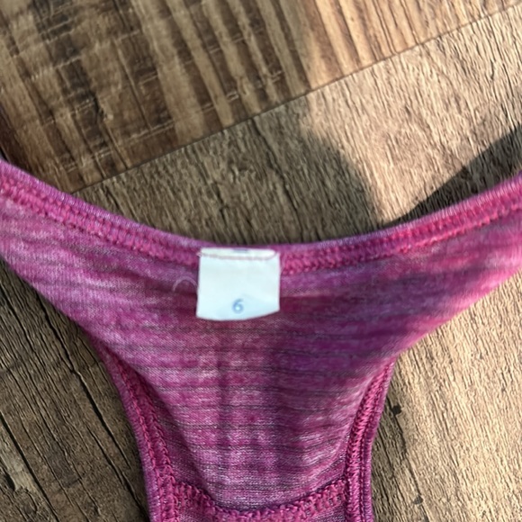 Lululemon size 6 105 singlet fuchsia - Picture 3 of 7